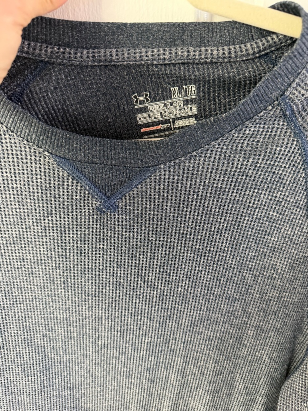 Under Armour Men’s Crewneck Waffle Knit shirt. - Navy. New